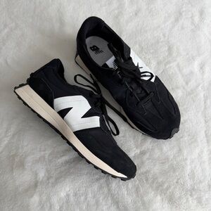 New Balance 327 Black White Boy’s Size 6